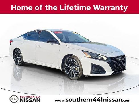 Certified 2023 Nissan Altima 2.5 SR FWD image 1