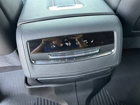 Used 2021 Cadillac Escalade Premium Luxury AWD/4WD image 45