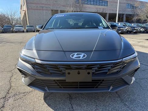 Certified 2025 Hyundai Elantra Sport image 2