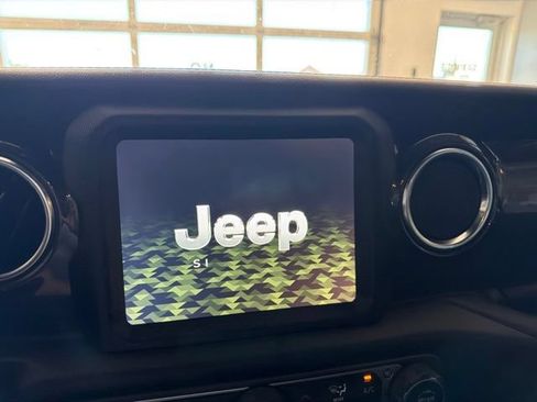 Used 2021 Jeep Wrangler Unlimited Sahara AWD/4WD image 25