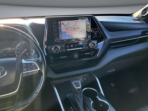 Used 2022 Toyota Highlander XSE image 9