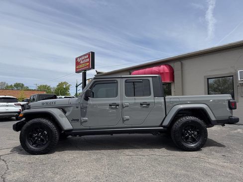 Used 2022 Jeep Gladiator Sport AWD/4WD image 5