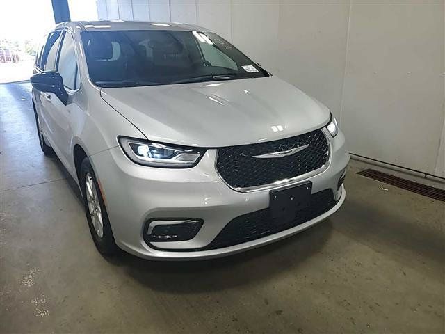 Used 2026 Chrysler Pacifica Select FWD image 2