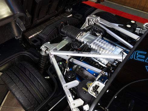 Used 2005 Ford GT RWD image 2