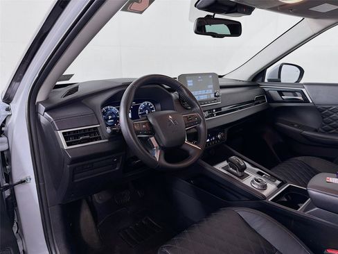 Used 2023 Mitsubishi Outlander SEL AWD/4WD image 9