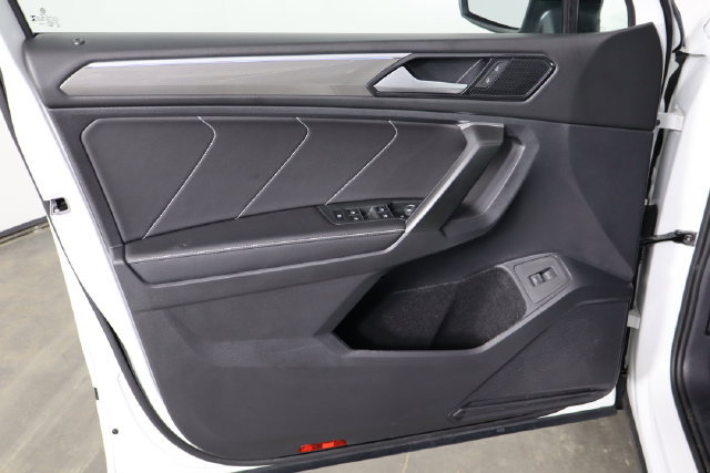 Used 2024 Volkswagen Tiguan SE R-Line AWD/4WD image 18
