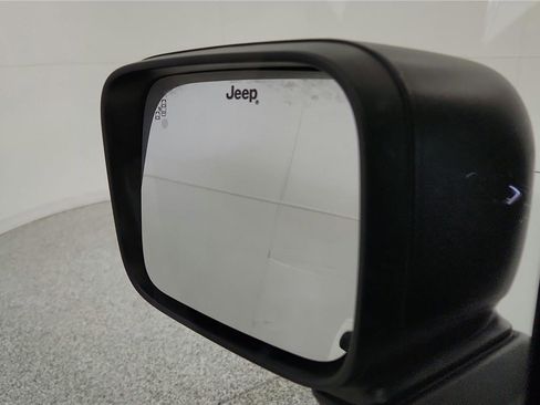 Used 2023 Jeep Renegade Latitude image 24