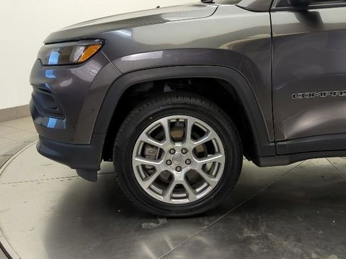 Used 2023 Jeep Compass Latitude AWD/4WD image 3