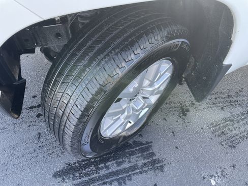 Used 2023 Nissan Frontier SV w/ Technology Package image 11