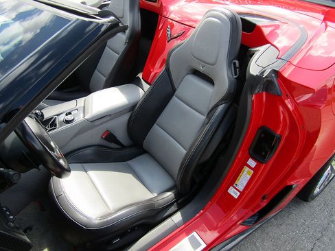 Used 2019 Chevrolet Corvette Z06 RWD image 9