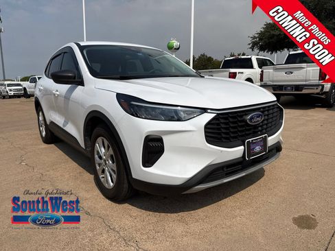 Used 2023 Ford Escape Active w/ Tech Pack #1 FWD image 1