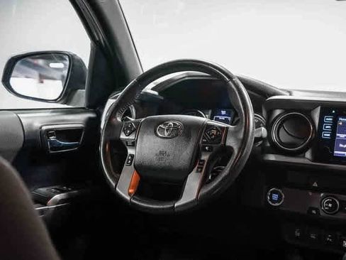 Used 2019 Toyota Tacoma TRD Sport w/ Technology Package image 15
