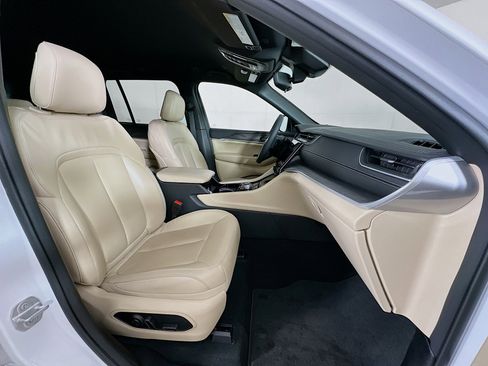 Used 2023 Jeep Grand Cherokee Limited image 32