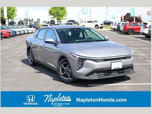 Used 2025 Kia K4 FWD image 1