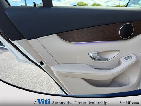 Used 2021 Mercedes-Benz GLC 300 4MATIC image 19