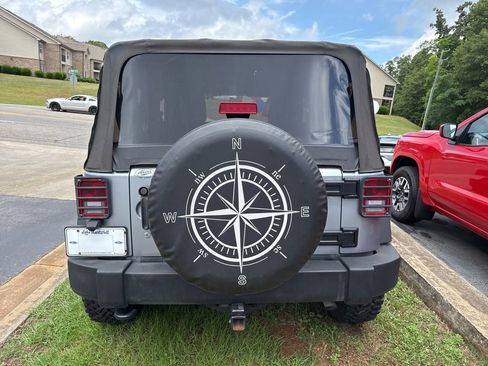 Used 2015 Jeep Wrangler Sport AWD/4WD image 6