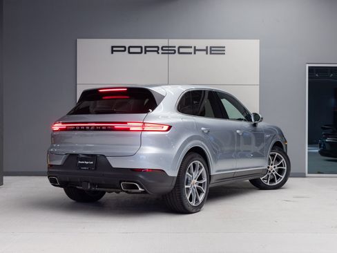 Used 2025 Porsche Cayenne E-Hybrid AWD/4WD image 7
