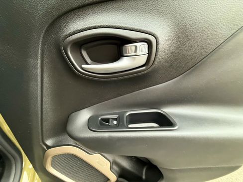 Used 2015 Jeep Renegade Limited w/ Safety & Security Group I image 22