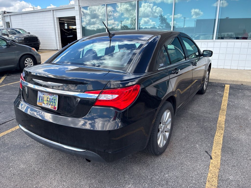 Used 2013 Chrysler 200 Touring w/ Cold Weather Group FWD image 3