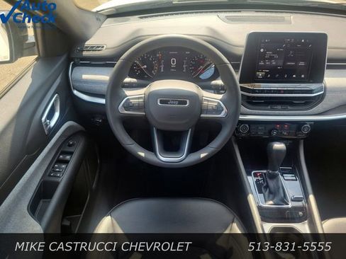 Used 2025 Jeep Compass Latitude AWD/4WD image 11