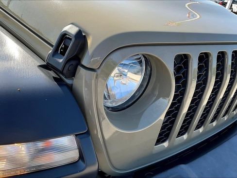 Used 2020 Jeep Gladiator Sport AWD/4WD image 26