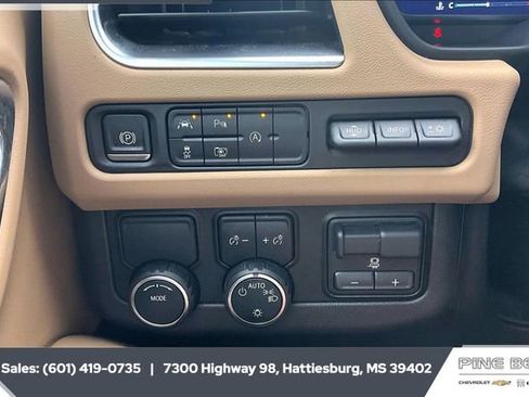 Used 2024 Chevrolet Suburban Premier w/ Premium Package image 24