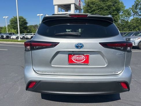 Used 2024 Toyota Highlander XLE FWD image 8