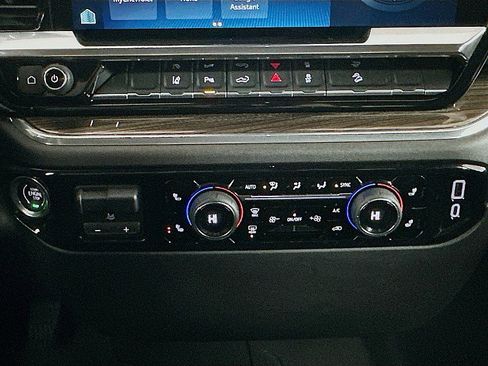 Used 2025 Chevrolet Silverado 3500 LT w/ Safety Package image 17