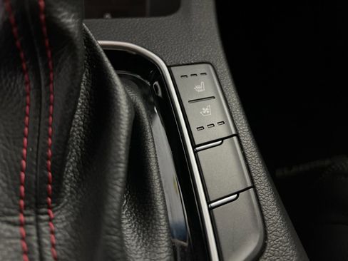 Used 2018 Hyundai Elantra GT Sport w/ Sport Tech Package 04 image 32