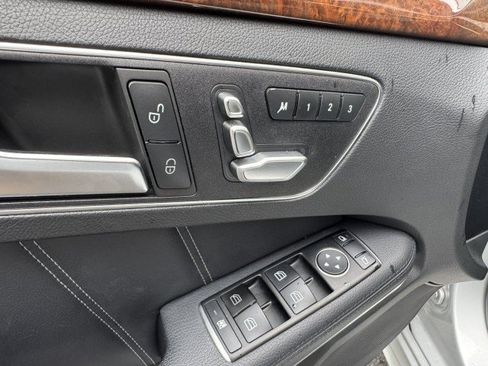 Used 2014 Mercedes-Benz E 550 4MATIC Sedan image 22