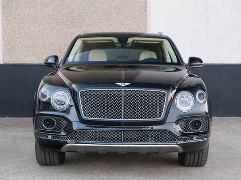 Used 2018 Bentley Bentayga image 2