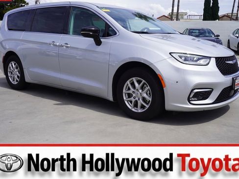 Used 2024 Chrysler Pacifica Touring-L image 1