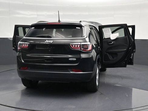 Used 2021 Jeep Compass Latitude FWD image 39