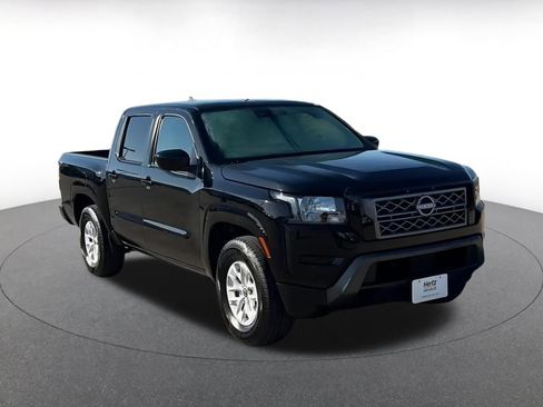 Used 2024 Nissan Frontier SV image 2