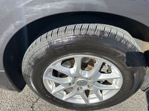 Used 2020 Chrysler Pacifica Touring-L image 6