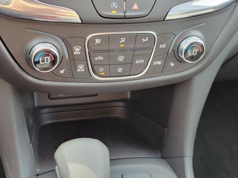Used 2024 Chevrolet Equinox LT FWD image 18