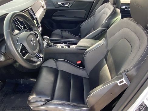 Used 2019 Volvo S60 T5 R-Design image 21