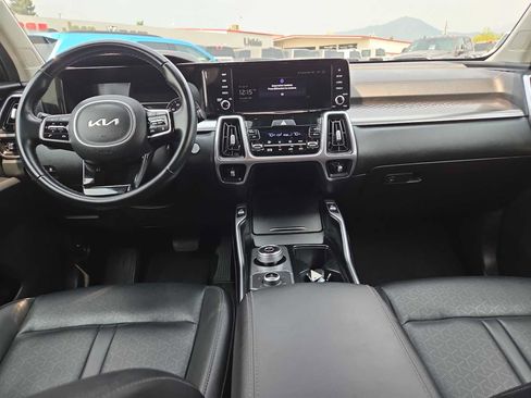 Used 2024 Kia Sorento EX w/ Panoramic Sunroof Package AWD/4WD image 18