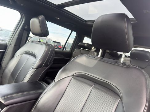 Used 2025 Jeep Grand Cherokee L Limited w/ Luxury Tech Group II AWD/4WD image 28