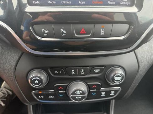 Used 2021 Jeep Cherokee Limited AWD/4WD image 29