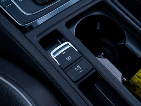 Used 2019 Volkswagen Golf R 4-Door AWD/4WD image 29