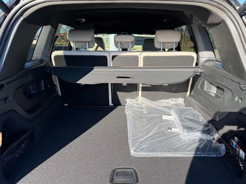 New 2026 Mercedes-Benz GLB 250 4MATIC image 9