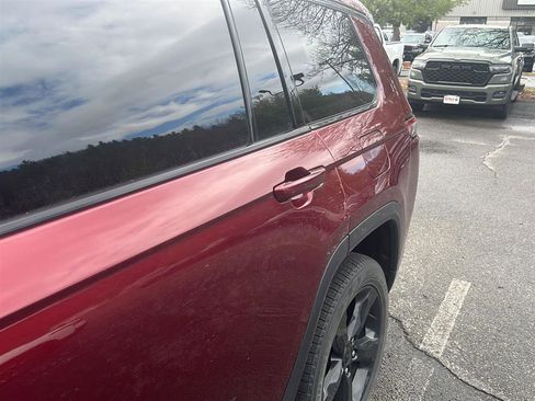 Used 2023 Jeep Grand Cherokee L Limited w/ Luxury Tech Group II image 5