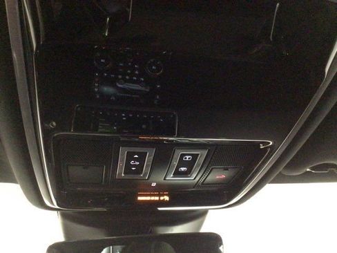 Used 2019 Land Rover Range Rover Velar R-Dynamic SE image 23