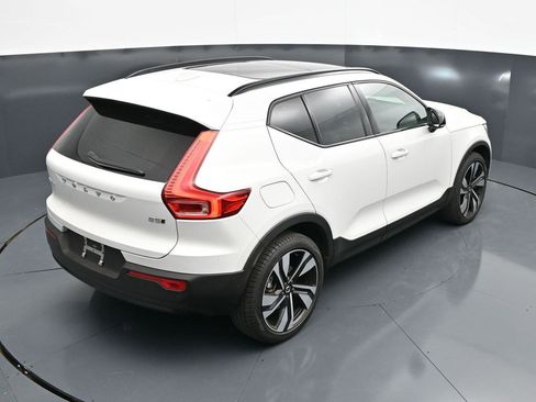 Used 2025 Volvo XC40 B5 Plus AWD/4WD image 30