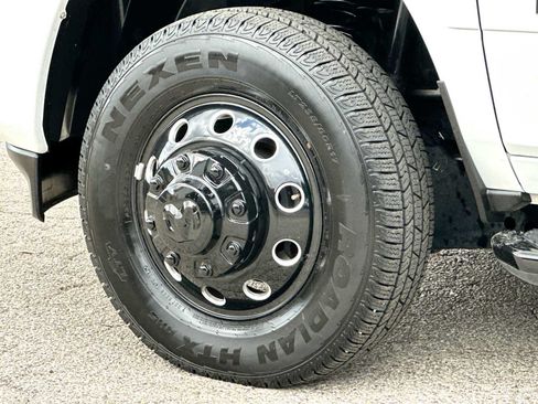 Used 2024 RAM 3500 Big Horn w/ Night Edition AWD/4WD image 11