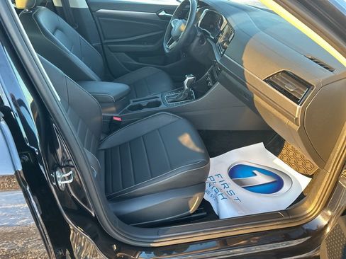 Used 2024 Volkswagen Jetta SE w/ Panoramic Sunroof Package image 25