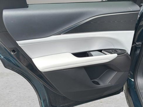 Certified 2025 Cadillac Lyriq Luxury AWD/4WD image 22