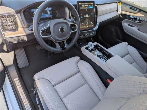 New 2026 Volvo XC90 T8 Ultra w/ Protection Package AWD/4WD image 3
