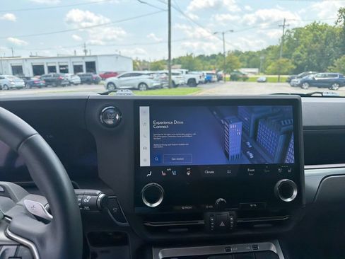 Used 2024 Lexus GX 550 w/ Accessory Package (2T) AWD/4WD image 22